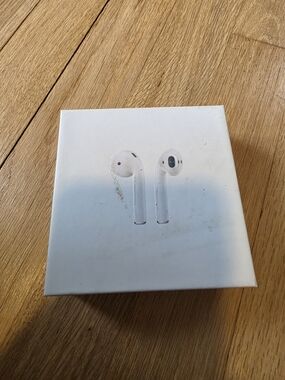 Apple AirPods (White) - Wireless Earbuds